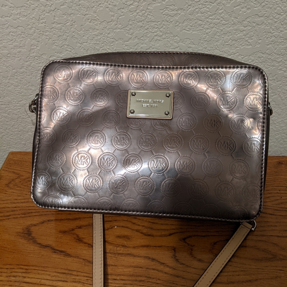 Michael kors squared crossbody